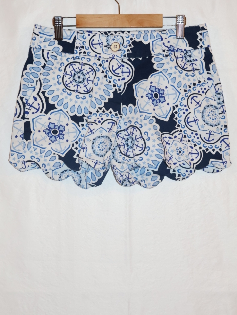 Crown & Ivy Navy and Light Blue Scallop Hem Nautical High-Rise Shorts.